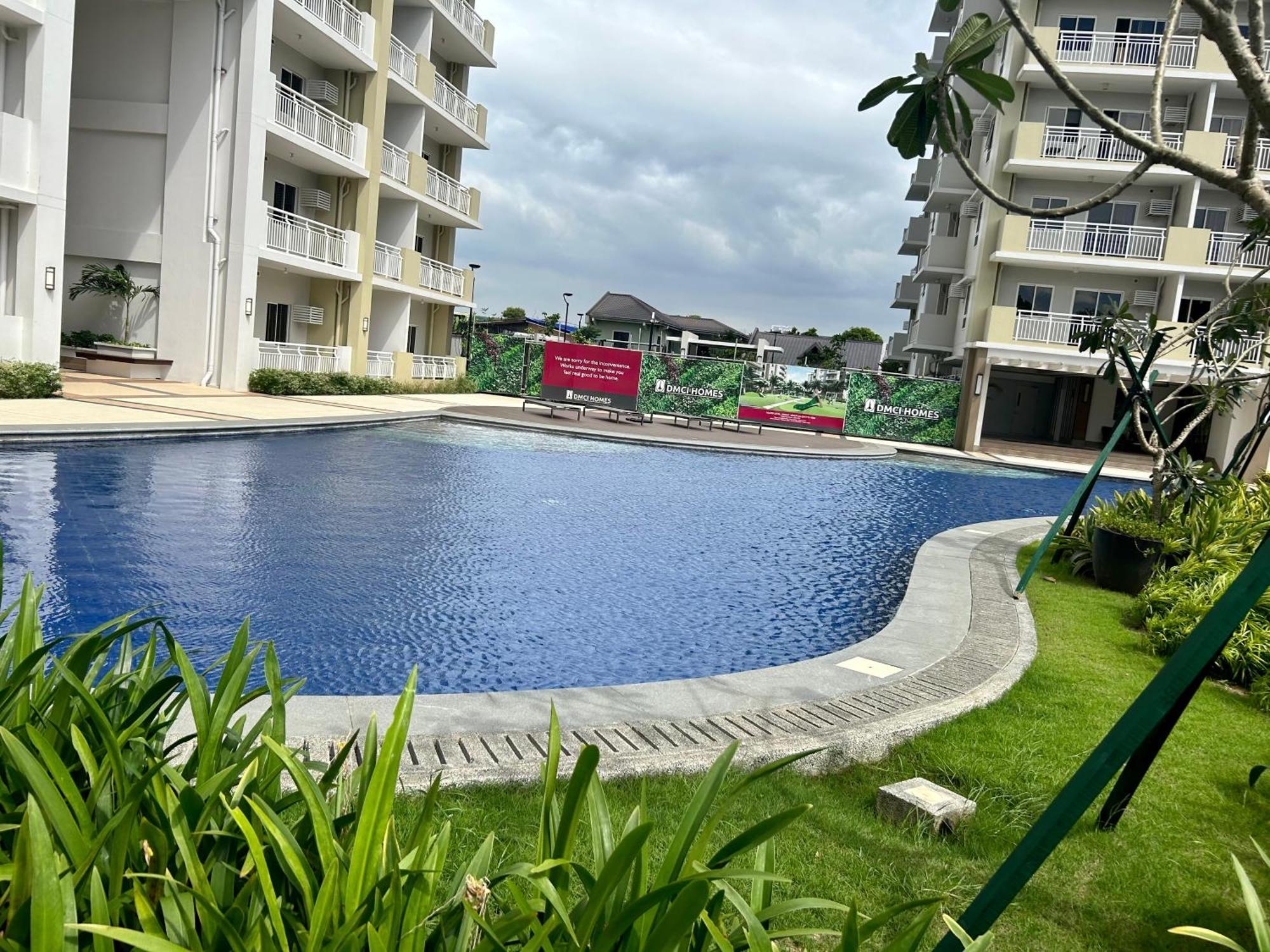 The Atherton Paranaque City Exterior photo